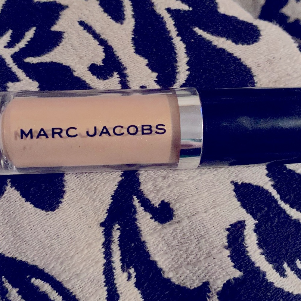 Shimmy dip liquid eyeshadow